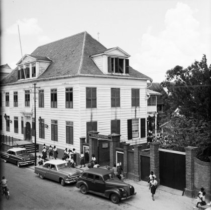 De Sint Elisabethschool in de Gravenstraat in Paramaribo, 1955. Nationaal Archief cc-by-sa